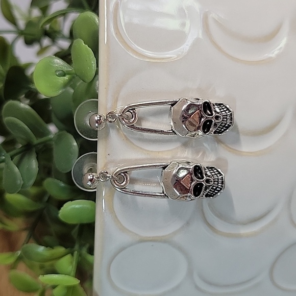 SAFETY PIN SKULL DROP EARRINGS - Picture 5 of 6